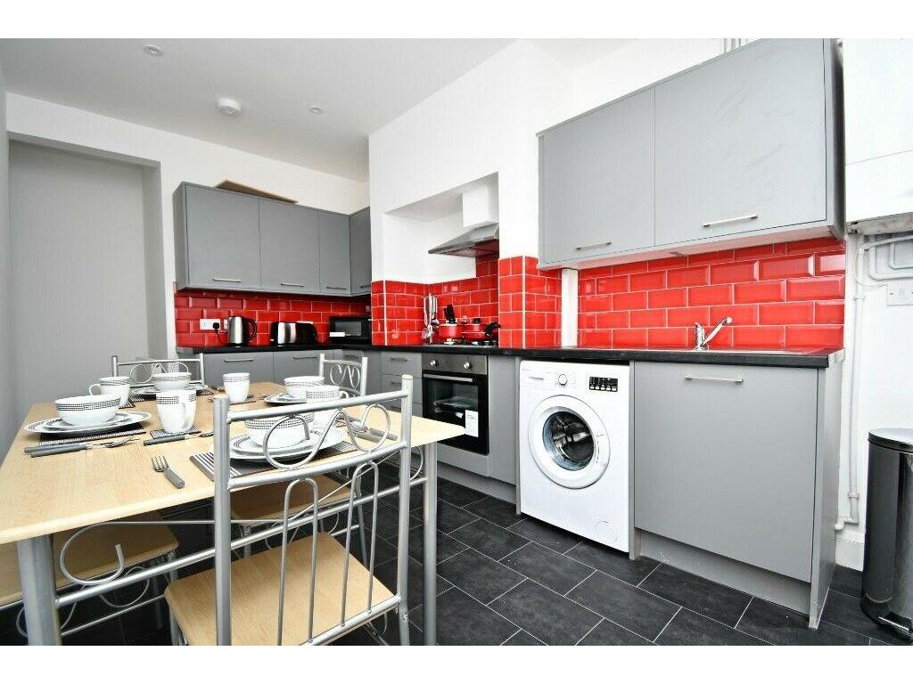 Lancaster city centre HMO fully let to students rental income 27K. 40% + pa returns on cash invested